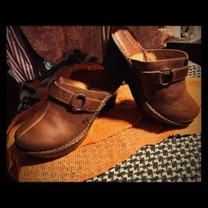 Born Avoca Platform Clogs